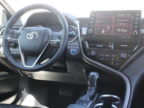 Certified 2021 Toyota Camry XLE FWD image 24
