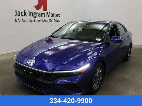 Used 2024 Hyundai Elantra SEL FWD image 1