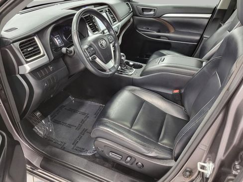 Used 2014 Toyota Highlander XLE image 10