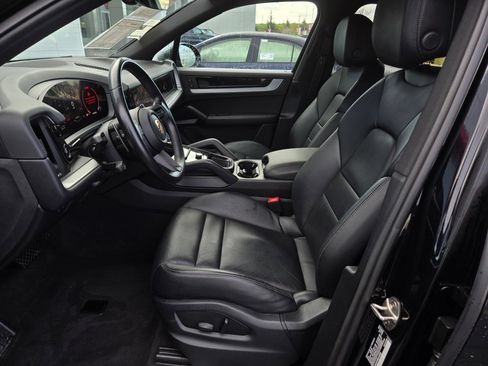 Used 2024 Porsche Cayenne AWD/4WD image 18