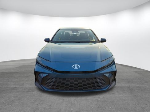 Used 2025 Toyota Camry SE FWD image 2