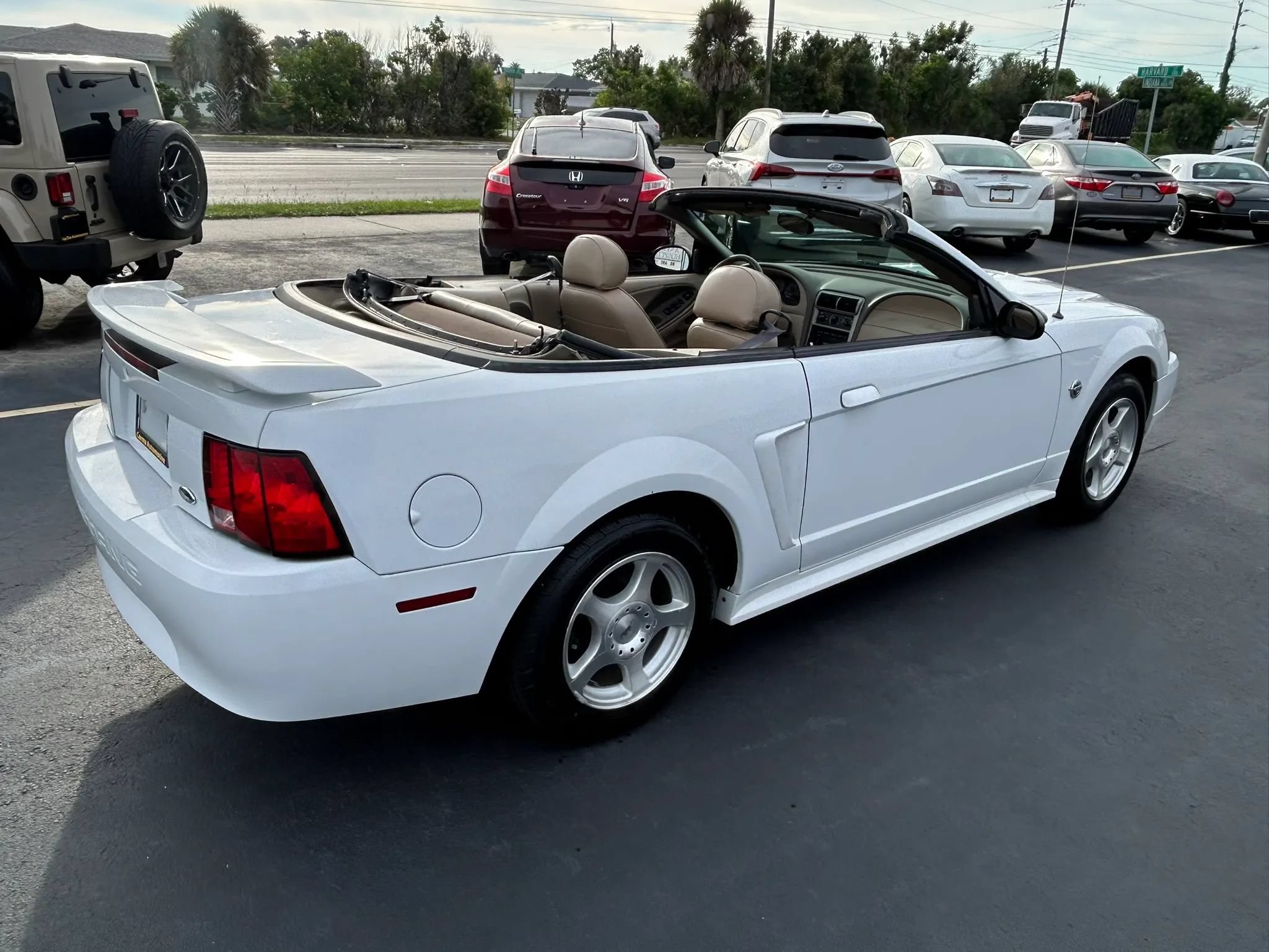 Used 2004 Ford Mustang Convertible RWD image 7