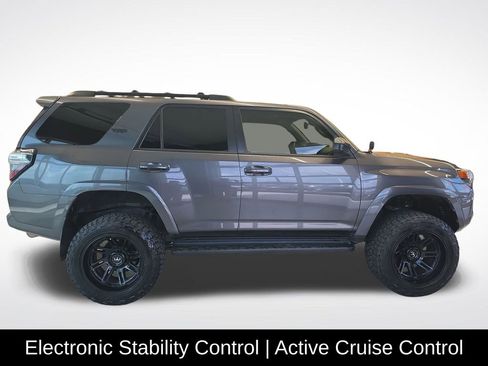 Used 2020 Toyota 4Runner TRD Off-Road AWD/4WD image 7