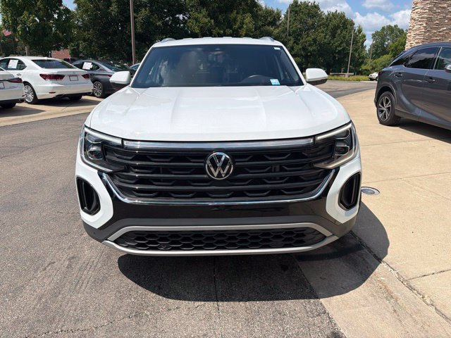Used 2025 Volkswagen Atlas Cross Sport SE AWD/4WD image 2