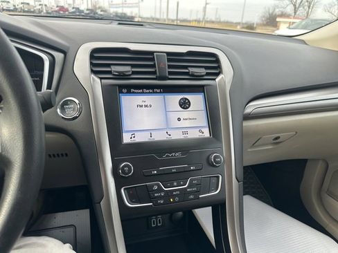 Used 2019 Ford Fusion SE image 32