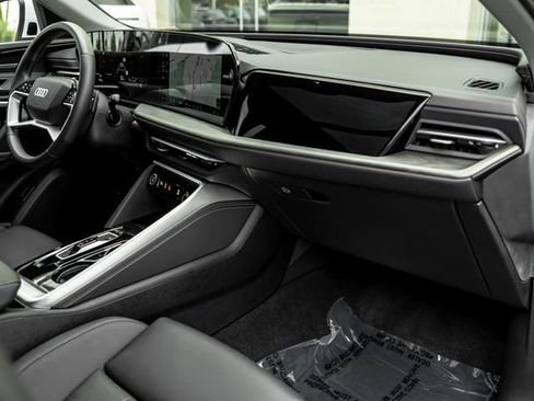 Certified 2025 Audi Q5 Premium Plus w/ Premium Plus AWD/4WD image 37