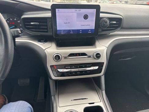 Used 2022 Ford Explorer XLT image 9