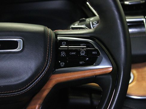 Used 2023 Jeep Grand Cherokee L Summit AWD/4WD image 27