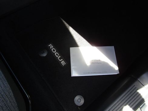 Used 2023 Nissan Rogue SV FWD image 31