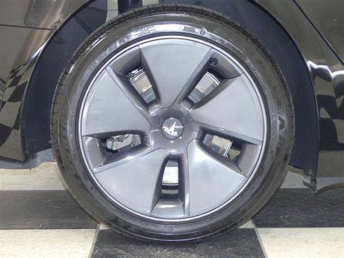 Used 2023 Tesla Model 3 Standard Range RWD image 31