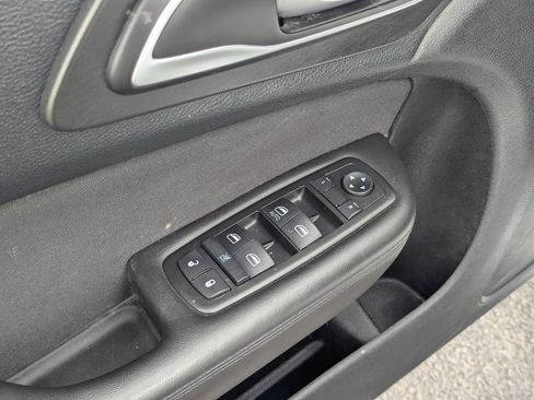 Used 2015 Chrysler 200 Limited w/ Convenience Group FWD image 16