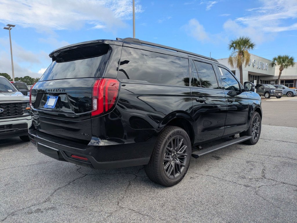 New 2027 Ford Expedition Max Platinum w/ Stealth Appearance Package AWD/4WD image 4