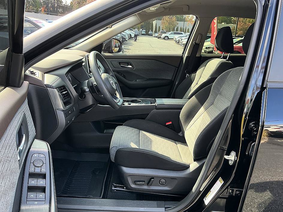 Certified 2023 Nissan Rogue SV FWD image 12