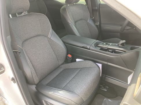 Used 2023 Toyota Crown XLE image 28