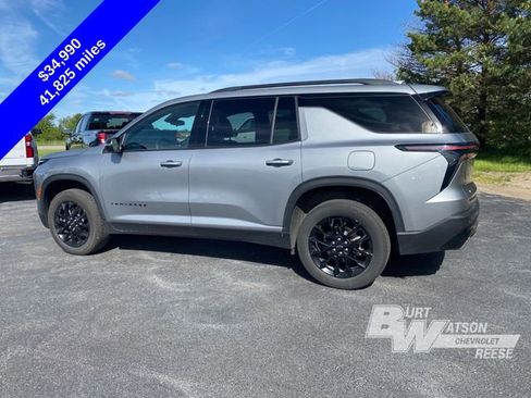Used 2024 Chevrolet Traverse LT w/ Midnight/Sport Edition FWD image 6