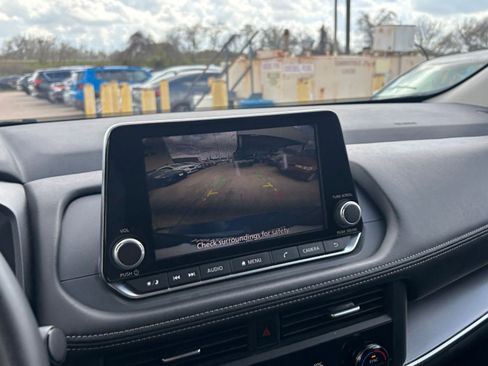 Used 2025 Nissan Rogue SV image 25