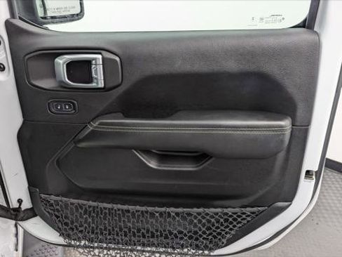 Used 2023 Jeep Wrangler Unlimited Sahara image 22