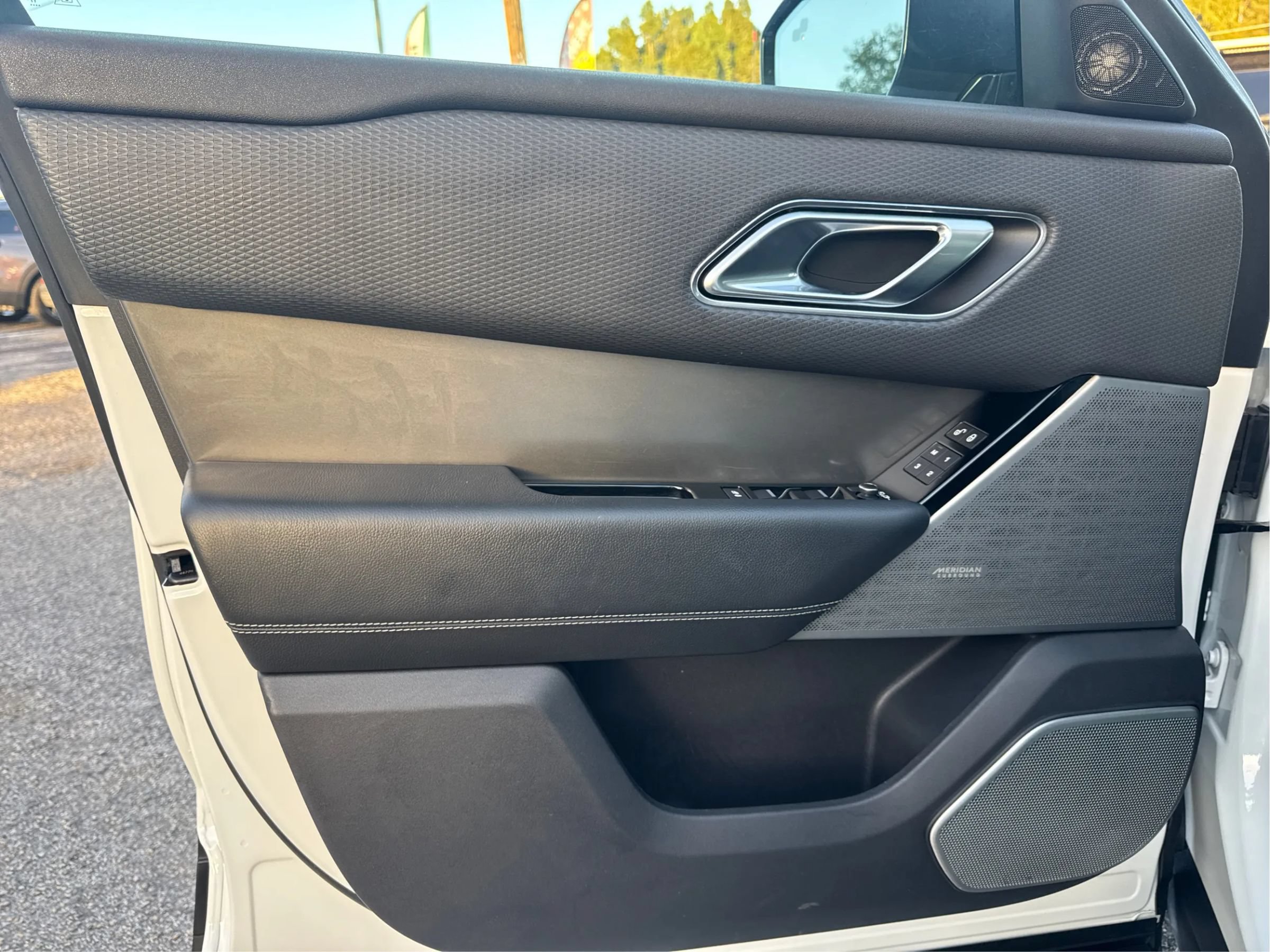 Used 2018 Land Rover Range Rover Velar S AWD/4WD image 20