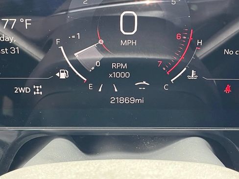 Used 2025 GMC Yukon XL Denali AWD/4WD image 18