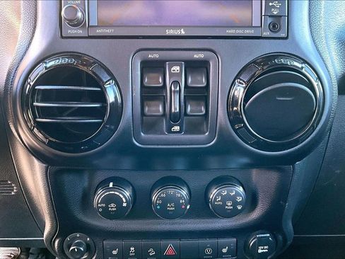 Used 2017 Jeep Wrangler Unlimited Sahara image 16