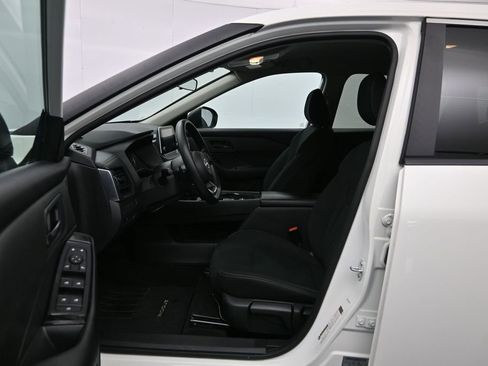 Used 2024 Nissan Rogue S FWD image 20