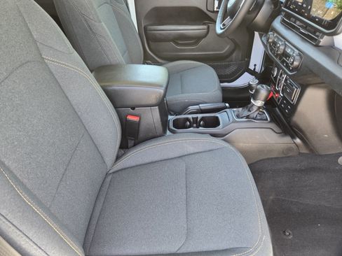 Used 2025 Jeep Wrangler Unlimited Sport AWD/4WD image 10