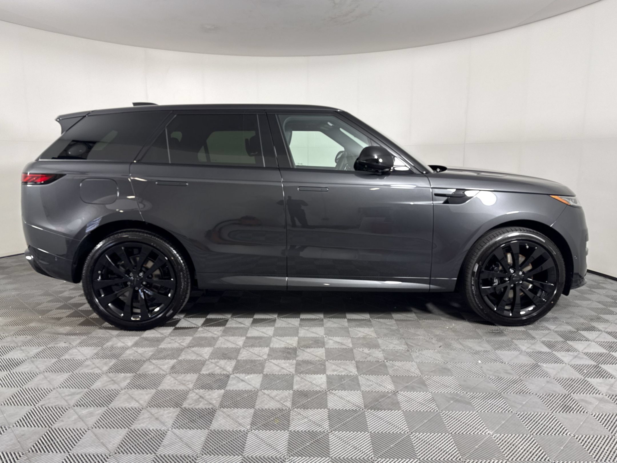 New 2026 Land Rover Range Rover Sport Dynamic SE AWD/4WD image 8