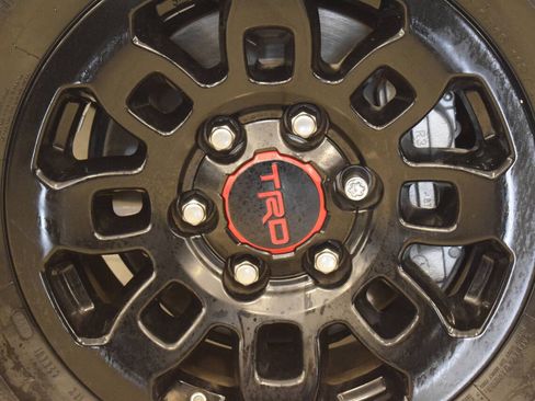 Used 2017 Toyota Tacoma TRD Pro AWD/4WD image 33