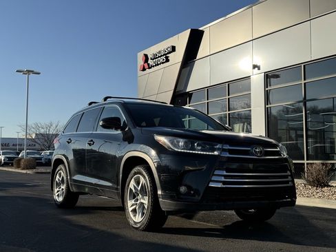 Used 2018 Toyota Highlander Limited image 1