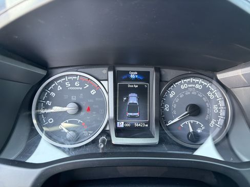 Used 2022 Toyota Tacoma TRD Sport w/ TRD Premium Sport Package AWD/4WD image 33