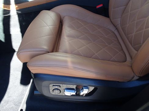 Used 2023 BMW X7 xDrive40i w/ Premium Package image 9