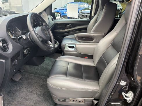 Used 2019 Mercedes-Benz Metris Passenger image 9
