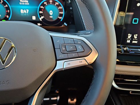 New 2026 Volkswagen Atlas Cross Sport SEL R-Line image 17