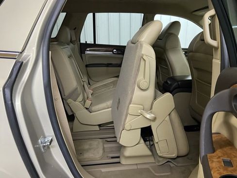 Used 2009 Buick Enclave CXL w/ Entertainment Package #2 image 23