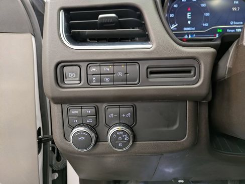 Used 2023 GMC Yukon SLT w/ SLT Premium Package image 19