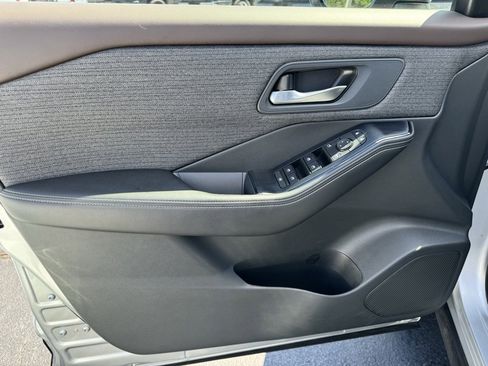 Used 2022 Nissan Rogue SV image 19