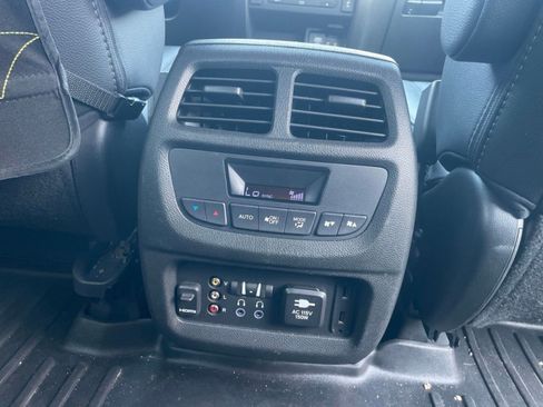 Used 2017 Honda Pilot Touring image 23