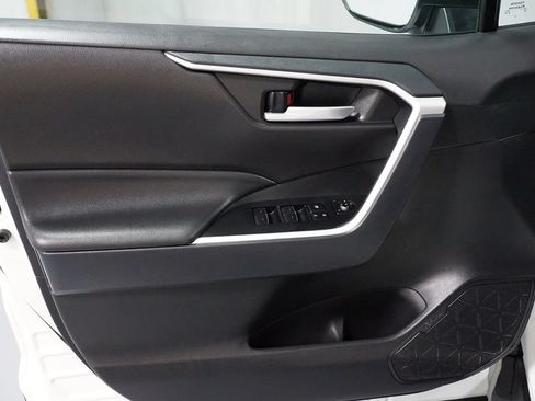 Used 2025 Toyota RAV4 XLE FWD image 30