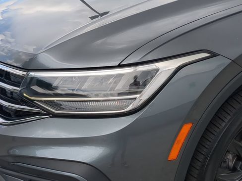 Certified 2024 Volkswagen Tiguan SE w/ Panoramic Sunroof Package FWD image 8