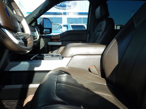 Used 2017 Ford F350 King Ranch w/ FX4 Off-Road Package AWD/4WD image 18