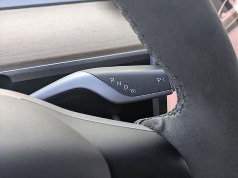 Used 2021 Tesla Model Y Long Range image 12