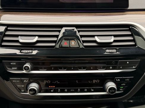 Used 2019 BMW 530i xDrive image 23