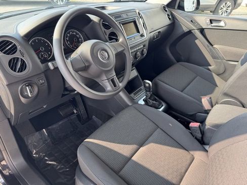 Used 2017 Volkswagen Tiguan S image 16
