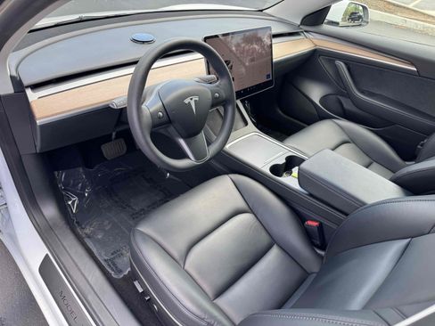 Used 2023 Tesla Model 3 Standard Range image 5