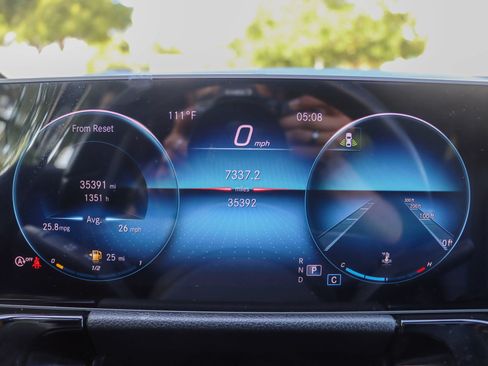 Used 2021 Mercedes-Benz GLA 250 w/ Premium Package image 32