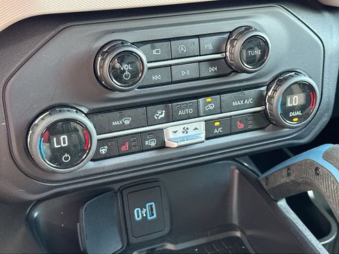 Used 2024 Ford Bronco Wildtrak AWD/4WD image 19