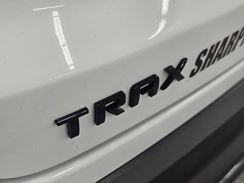 Used 2024 Chevrolet Trax RS FWD image 27
