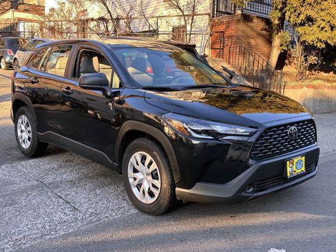 Certified 2024 Toyota Corolla Cross L image 7