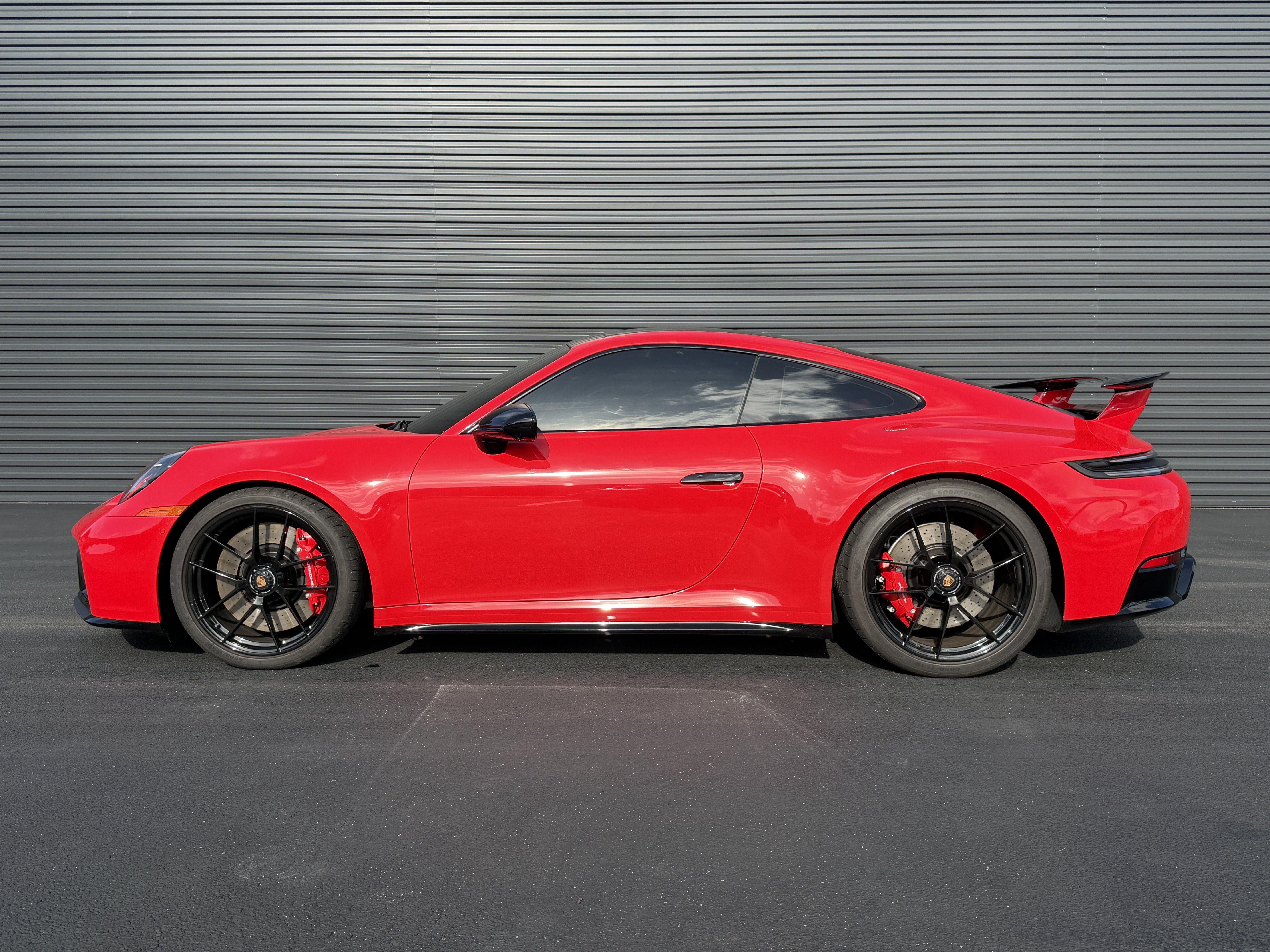Certified 2025 Porsche 911 Carrera GTS RWD image 2