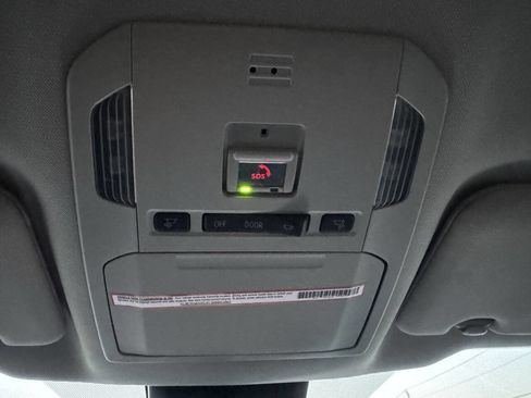 Used 2023 Toyota Highlander L image 42